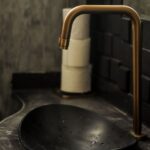 Cómo crear un baño minimalista, funcional y acogedor